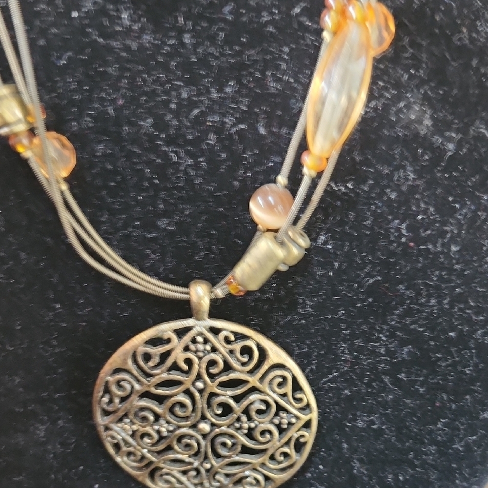 GIVEAWAY, Elegant Gold Pendant Necklace - Picture 2 of 2